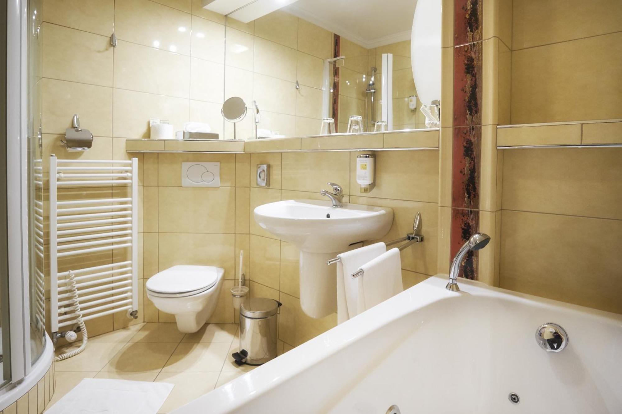 Hotel Eroplan Roznov pod Radhostem Bagian luar foto