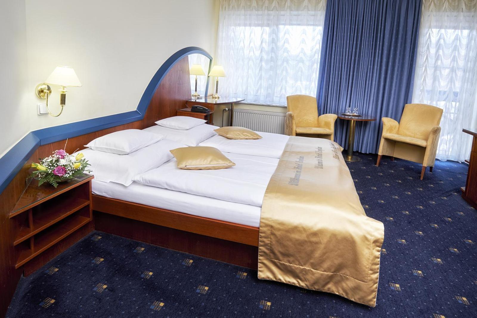 Hotel Eroplan Roznov pod Radhostem Bagian luar foto