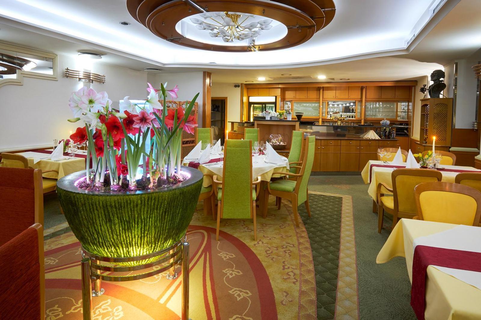 Hotel Eroplan Roznov pod Radhostem Bagian luar foto