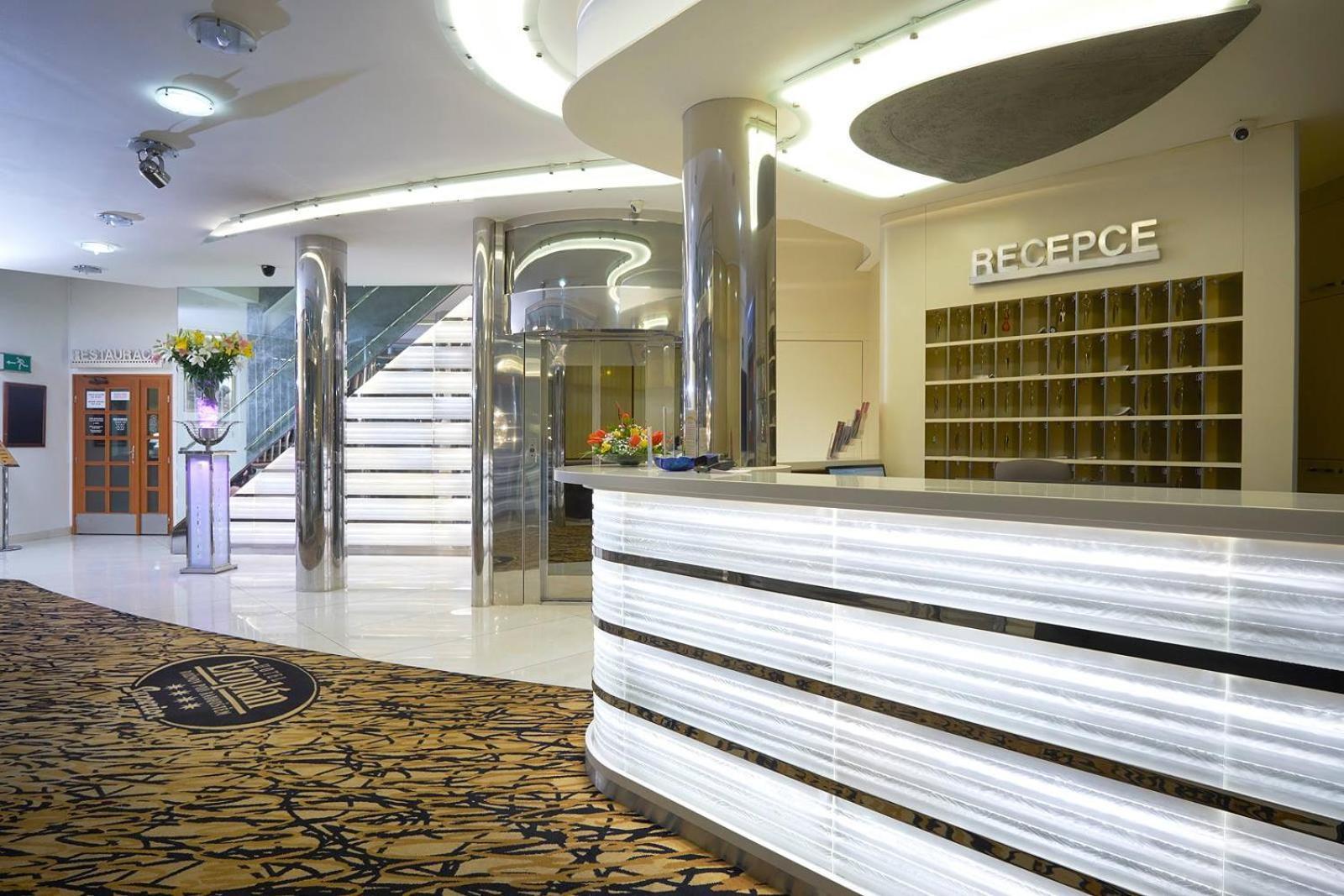 Hotel Eroplan Roznov pod Radhostem Bagian luar foto