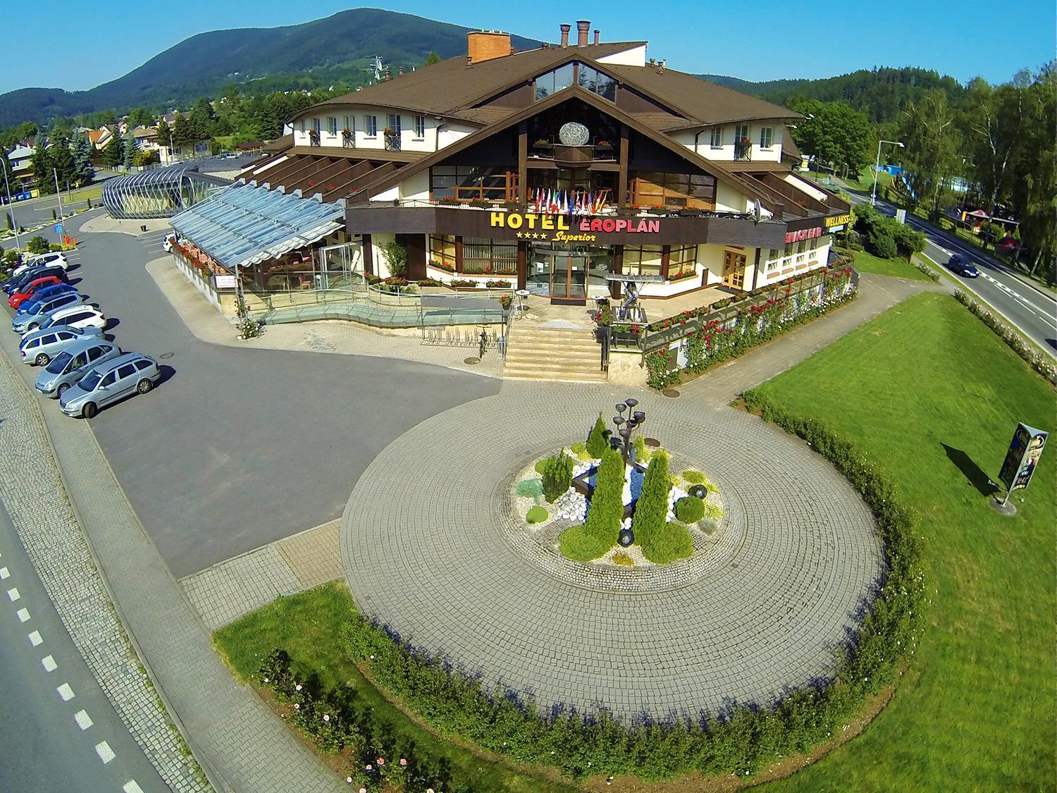 Hotel Eroplan Roznov pod Radhostem Bagian luar foto