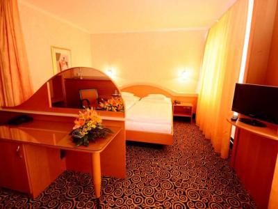 Hotel Eroplan Roznov pod Radhostem Bagian luar foto