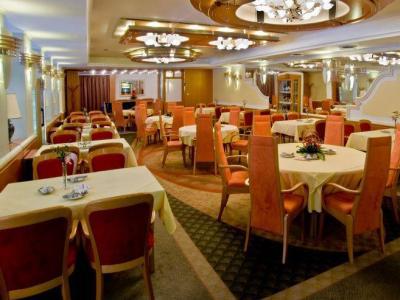 Hotel Eroplan Roznov pod Radhostem Bagian luar foto